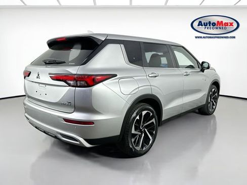 Used 2023 Mitsubishi Outlander SE AWD/4WD image 2