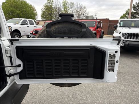 Used 2025 Jeep Wrangler Sahara w/ Safety Group image 17