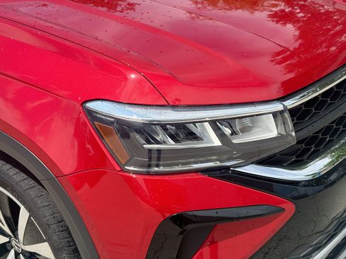 Certified 2023 Volkswagen Taos SE FWD image 34