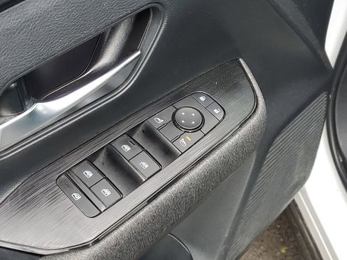 Used 2025 Nissan Kicks SV FWD image 18