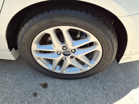 Used 2013 Ford Fusion SE FWD image 18