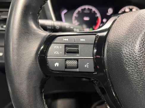 Used 2023 Honda Pilot Touring image 9