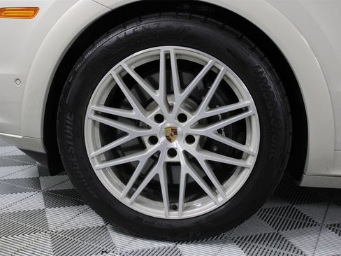 Used 2025 Porsche Cayenne E-Hybrid Coupe image 30