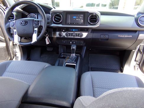Used 2021 Toyota Tacoma SR5 AWD/4WD image 34