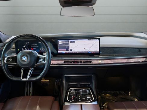 Used 2023 BMW 760i xDrive AWD/4WD image 27
