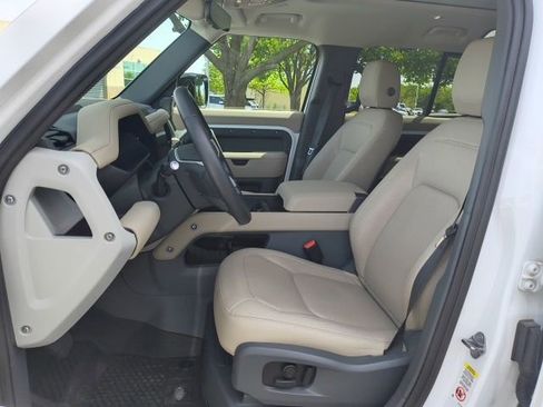 Used 2024 Land Rover Defender 110 SE image 6