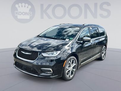 New 2026 Chrysler Pacifica Pinnacle w/ Trailer Tow Group