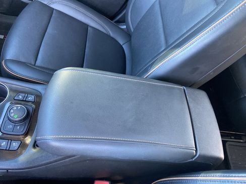 Used 2022 GMC Acadia AT4 w/ Technology Package image 42