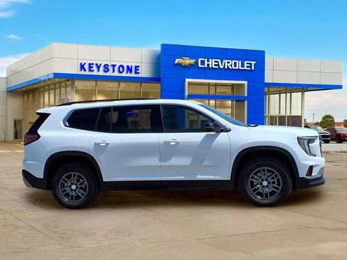 Used 2025 GMC Acadia Elevation FWD image 8