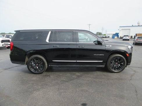 Used 2023 GMC Yukon XL SLT AWD/4WD image 5