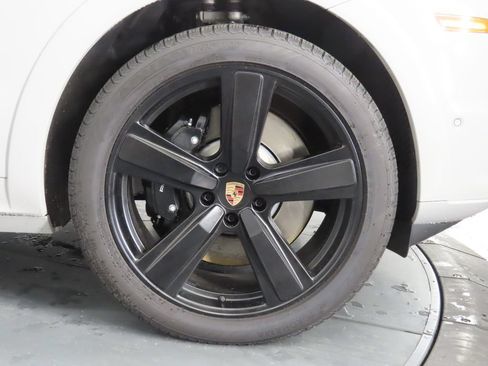 Certified 2025 Porsche Cayenne E-Hybrid Coupe AWD/4WD image 11