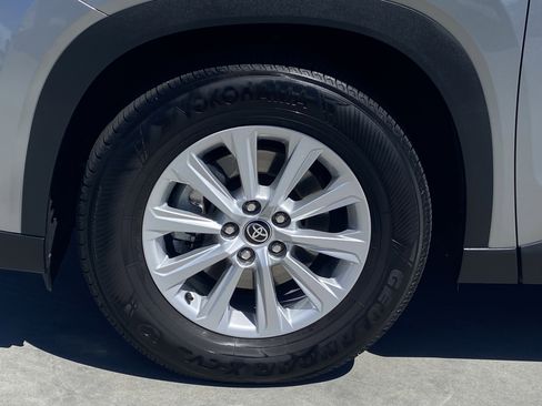 Certified 2025 Toyota Grand Highlander AWD image 8