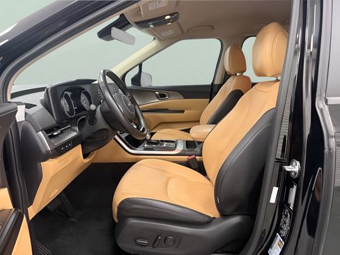 Used 2024 Kia Carnival LX FWD image 10