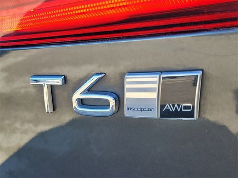 Used 2018 Volvo XC60 T6 Inscription w/ Luxury Seat Package image 6