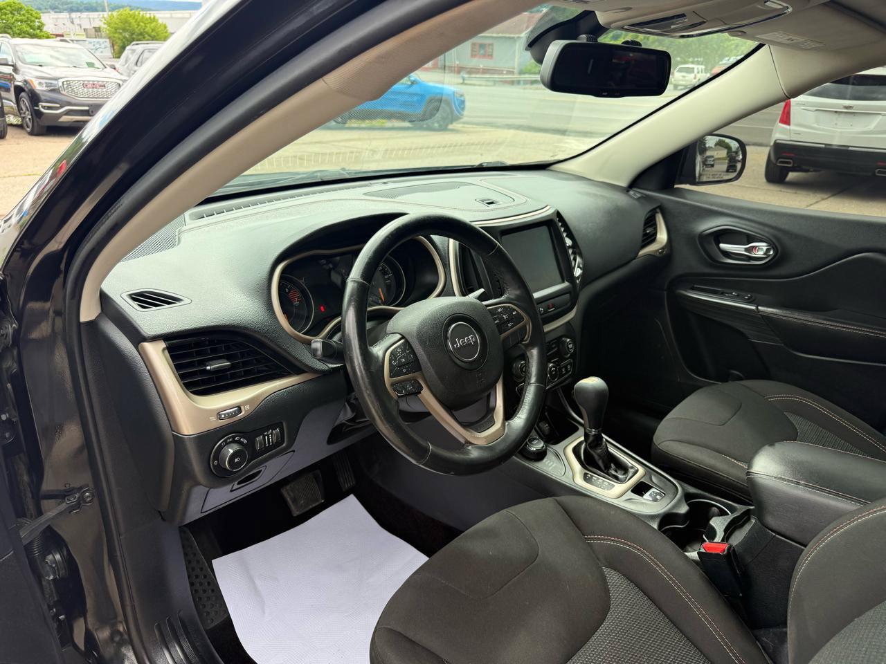Used 2016 Jeep Cherokee 75th Anniversary AWD/4WD image 15