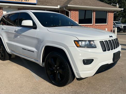 Used 2015 Jeep Grand Cherokee Altitude image 3
