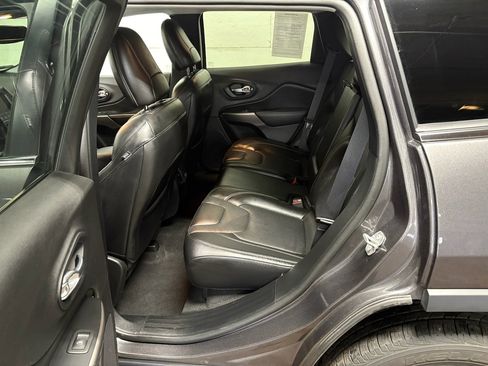 Used 2021 Jeep Cherokee Limited AWD/4WD image 11