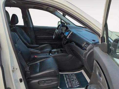 Used 2017 Honda Pilot Touring image 16