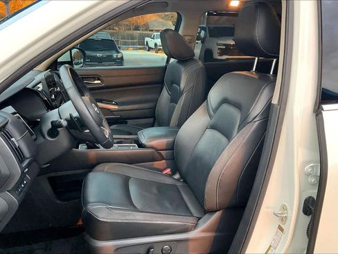 Used 2024 Nissan Pathfinder SL w/ SL Premium Package image 9