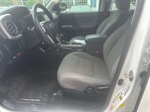 Used 2019 Toyota Tacoma SR5 RWD image 10