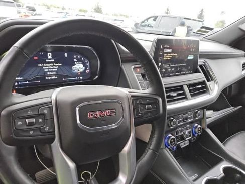 Used 2023 GMC Yukon XL SLT w/ SLT Premium Package RWD image 3
