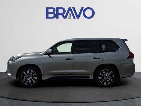 Used 2019 Lexus LX 570 4WD w/ Luxury Package image 2