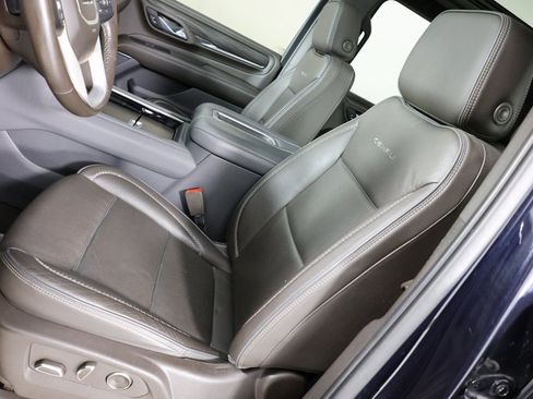 Used 2021 GMC Yukon XL Denali w/ Denali Premium Package image 10