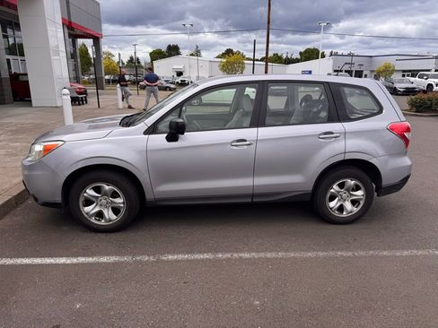 Used 2015 Subaru Forester 2.5i AWD/4WD image 2
