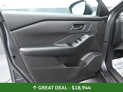 Used 2024 Nissan Rogue S image 29