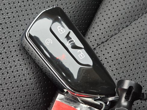 New 2026 Volkswagen Atlas SE image 18