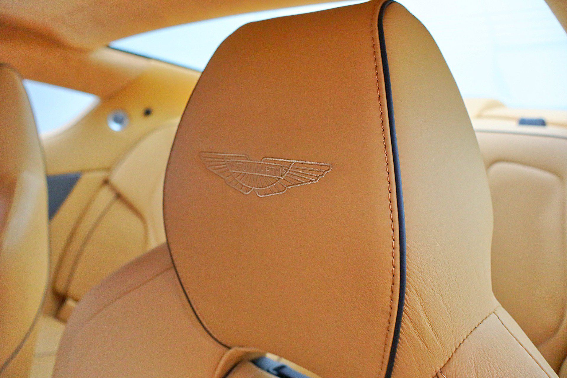 Used 2012 Aston Martin Virage Coupe RWD image 26