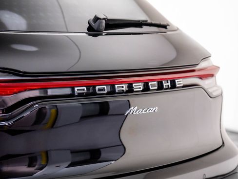 Certified 2026 Porsche Macan AWD/4WD image 36