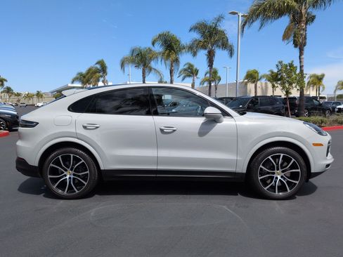 Used 2022 Porsche Cayenne Coupe AWD/4WD image 11