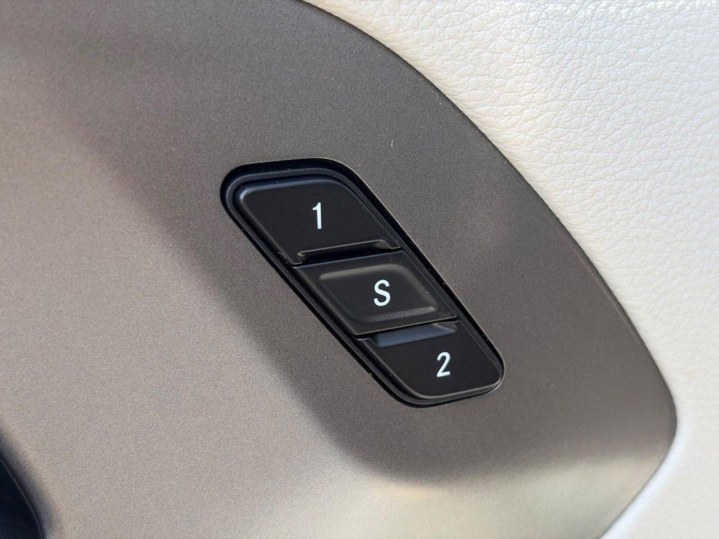 Used 2024 Chrysler Pacifica Touring-L FWD image 25
