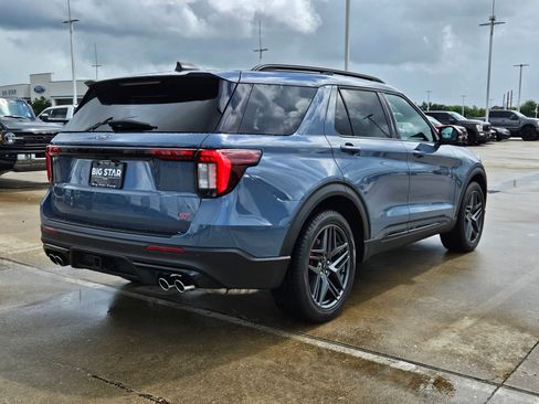 Used 2025 Ford Explorer ST RWD image 3