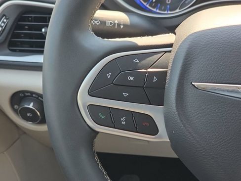 Certified 2023 Chrysler Pacifica Touring-L FWD image 26