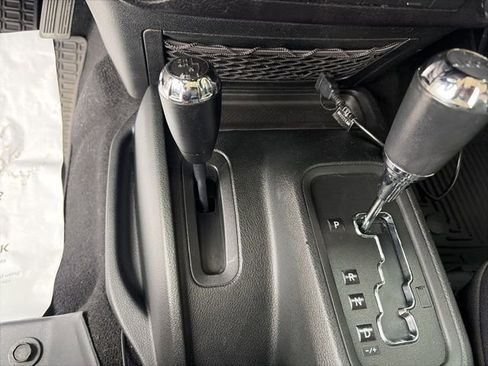 Used 2018 Jeep Wrangler Unlimited Sahara w/ Connectivity Group image 19