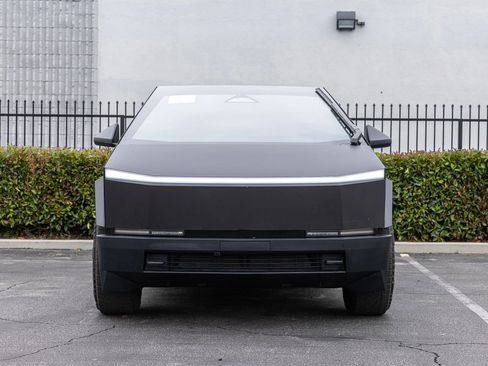 Used 2024 Tesla Cybertruck Cyberbeast AWD/4WD image 2