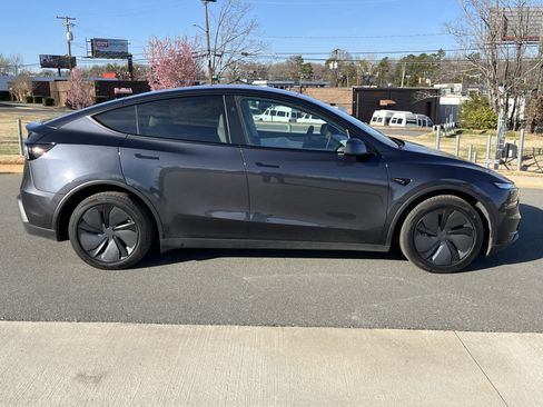 Used 2026 Tesla Model Y AWD image 11