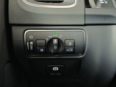 Used 2015 Volvo V60 T6 R-Design Platinum image 36