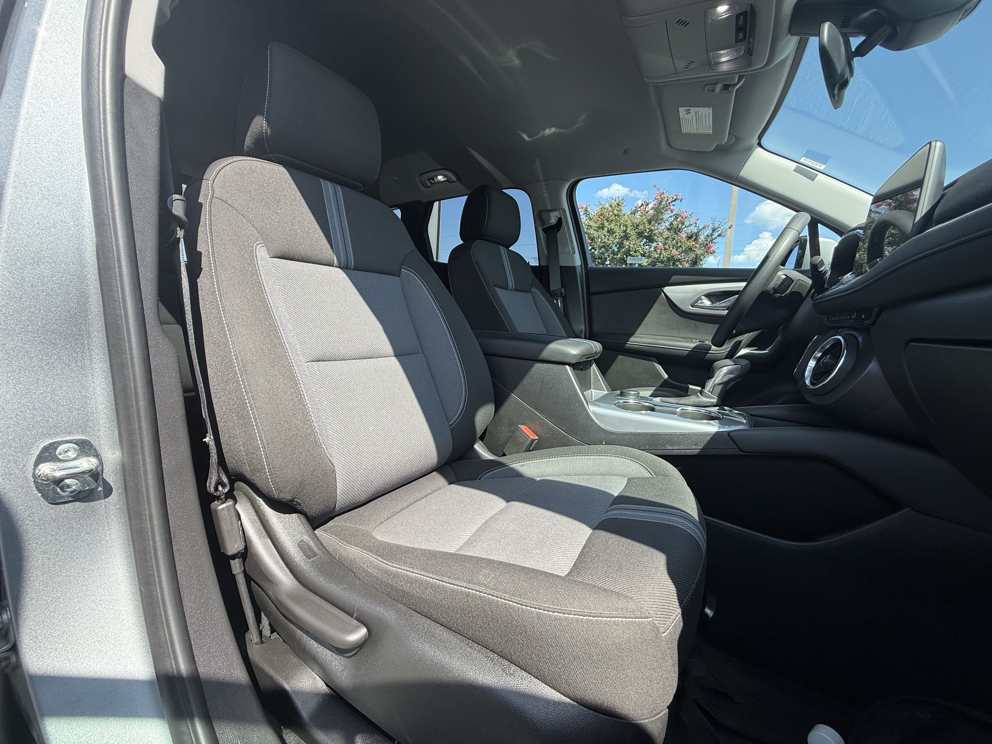 Used 2025 Chevrolet Blazer LT FWD image 34