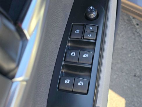 Used 2018 Toyota Camry SE w/ Audio Package FWD image 21