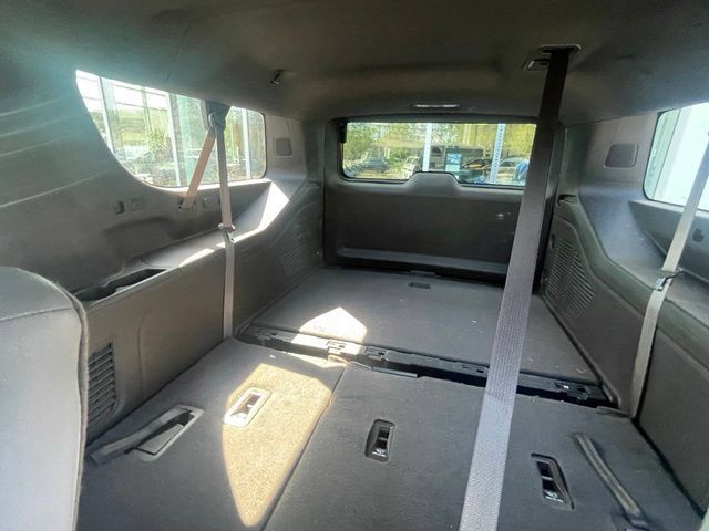 Used 2023 GMC Yukon XL SLT RWD image 10