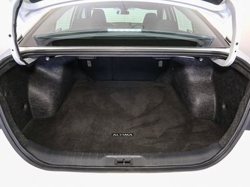 Used 2025 Nissan Altima 2.5 SV image 10