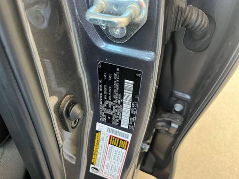 Used 2025 Toyota Highlander LE FWD image 31