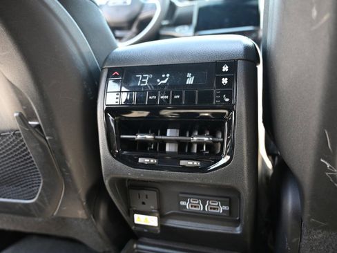 Used 2024 Jeep Grand Cherokee L Limited w/ Luxury Tech Group II image 24