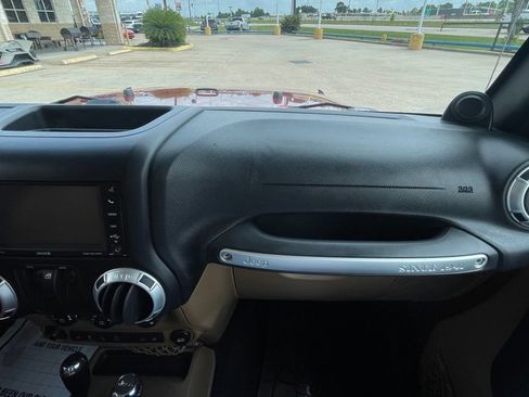 Used 2012 Jeep Wrangler Sahara w/ Connectivity Group AWD/4WD image 20