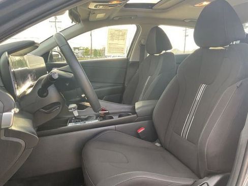 Used 2025 Hyundai Elantra SEL image 18
