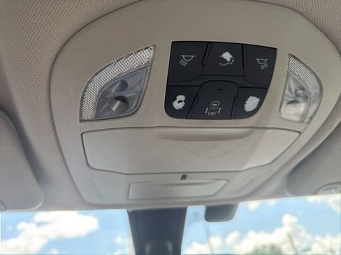 Used 2018 Chrysler Pacifica Touring-L FWD image 28