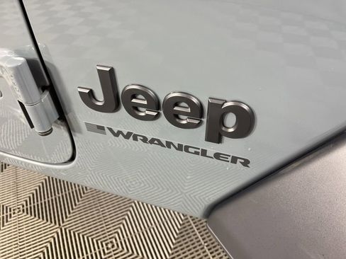 Used 2024 Jeep Wrangler Sport S image 3